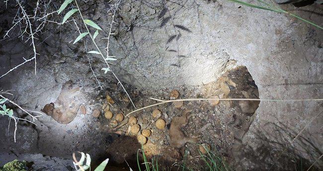 Definecilerin açtığı çukurda mahsur kaldılar