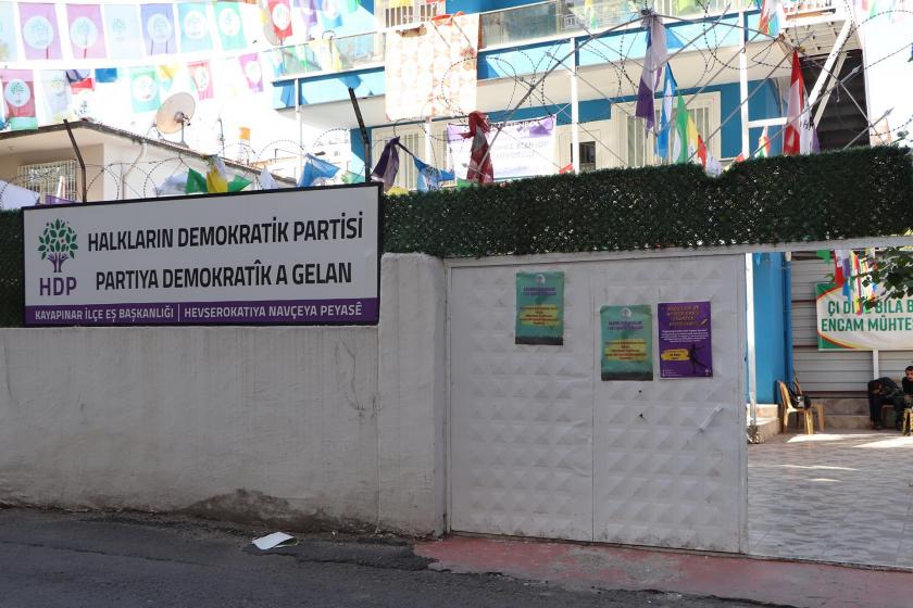 Diyarbakır’da HDP binasına molotoflu saldırı düzenlendi
