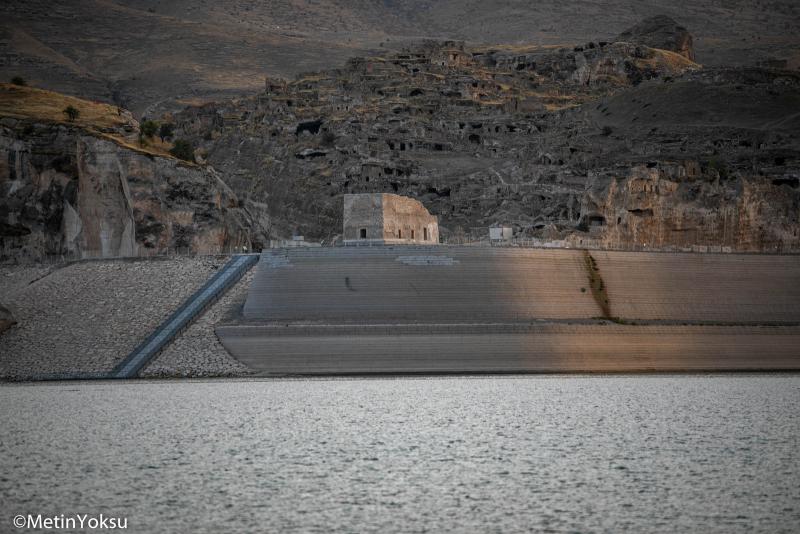 12 bin yıllık Hasankeyf’in yeni yüzü: Atık lastikler, ölü balıklar