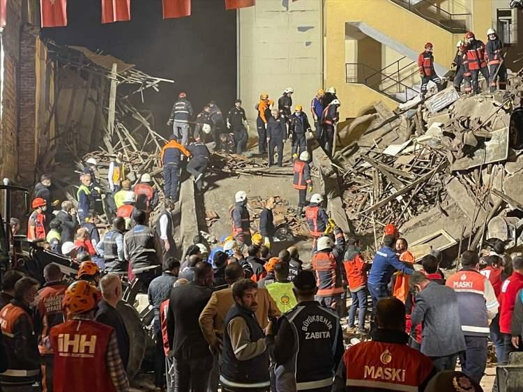 Malatya’da çöken bina: 13 kişi kurtarıldı, kayıp ihbarı yok