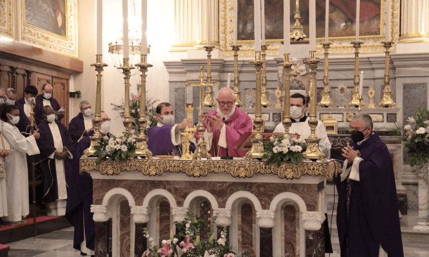 İzmir (Smyrnia-‘Akunq’ web sitesi) Aziz Yuhanna Katedral Bazilikası Yeniden İbadete Açıldı