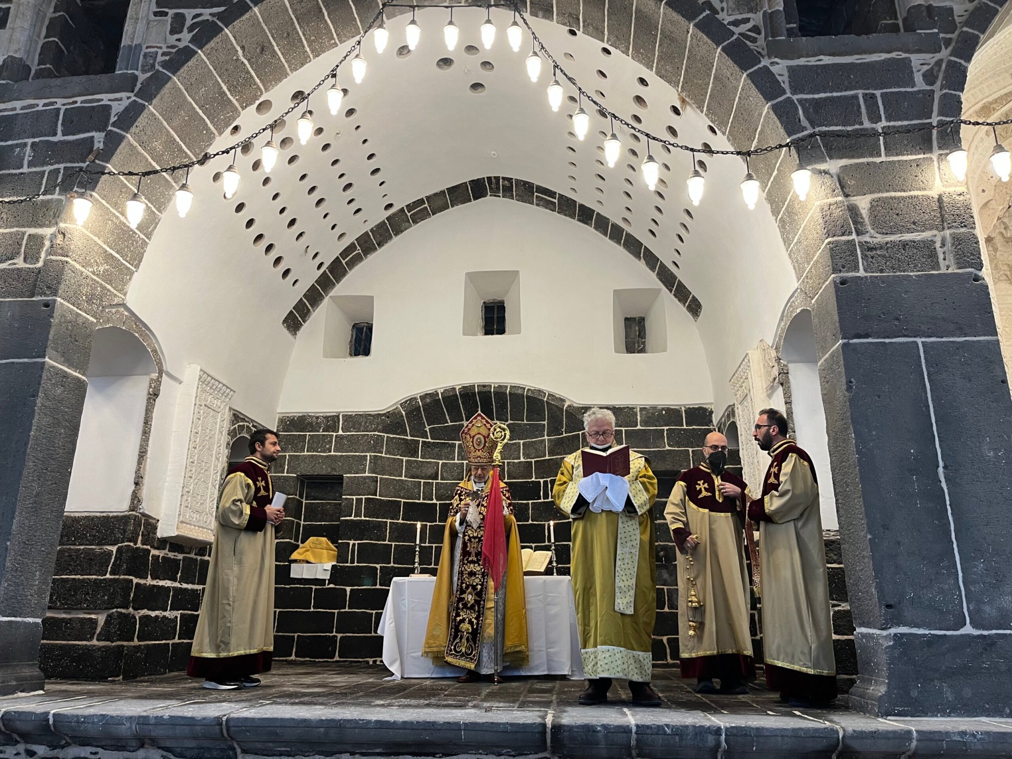 Diyarbakır Surp Hovsep Kilisesi’nde 100 yıla yakın bir zaman sonra ilk Kutsal Ayin