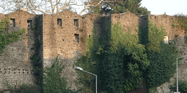 Bu da oldu! Dedelerinden kalan kale için harekete geçtiler