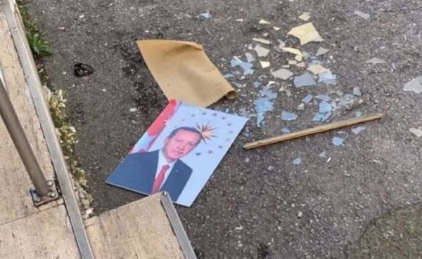 Cumhurbaşkanı Erdoğan’ın fotoğrafını yere atan kişi tutuklandı