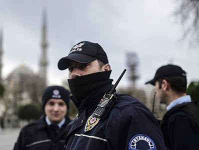 İstanbul’da HDP Bahçelievler ilçe binasına silahlı ve bıçaklı saldırı: 1 kişi yaralandı