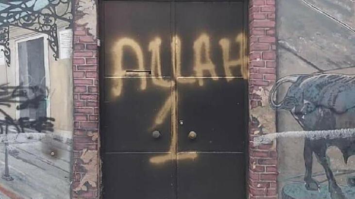 Kadıköy’de kilise kapısına yazı yazan şüpheli serbest bırakıldı