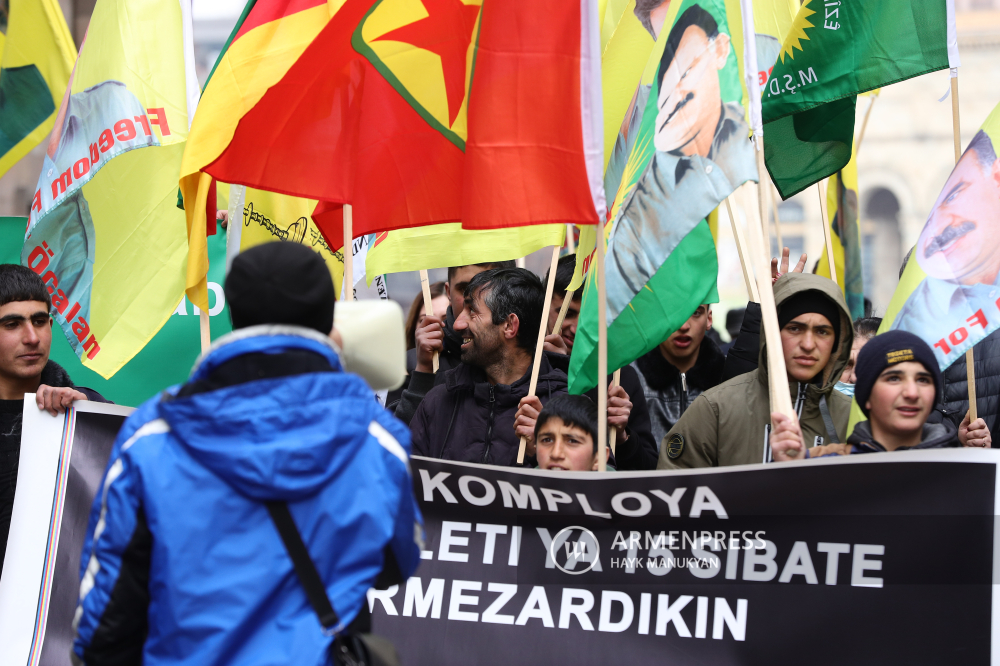 Kürt cemaati temsilcilerinden BM Ermenistan Ofisi önünde protesto: Türkiye’nin amacı Kürt halkını yok etmektir