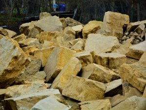 Osmanlı saraylarının başrolü, tarihi binaların vazgeçilmezi: Kandıra taşı