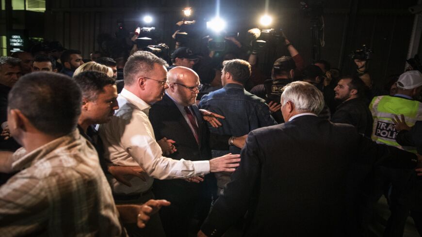 185 Protestan ve ailesi MİT raporlarıyla sınır dışı edildi