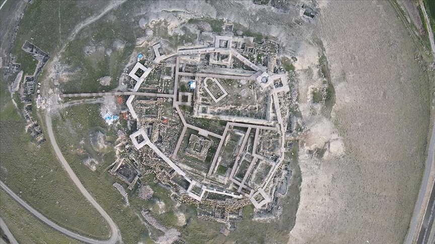 Altıntepe’den çıkartılan Urartu eserleri temsil ettiği kültürün tek örneği