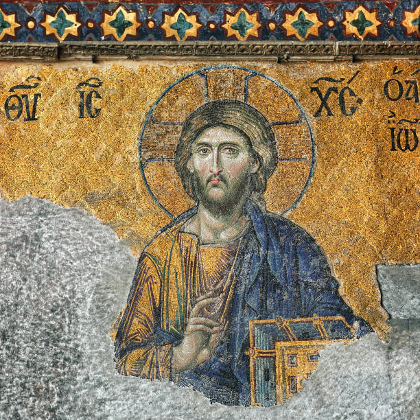 Ayasofya duvarından ‘hatıra toz’ topluyorlar