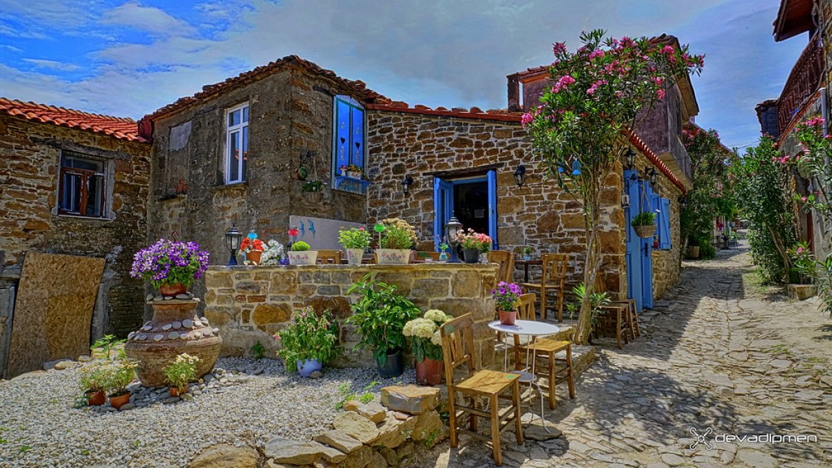 Gökçeada’dan çıkan taşlar, evlerin inşasında kullanılıyor