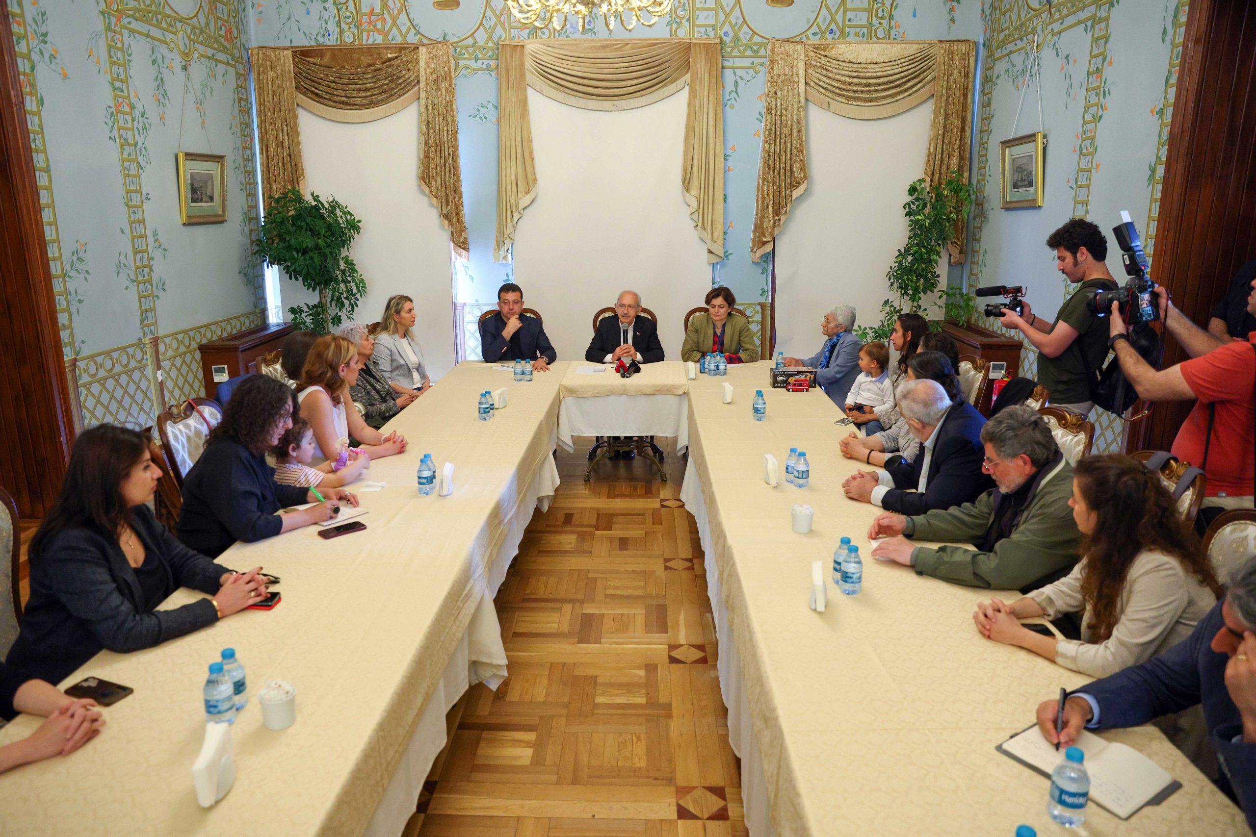 Kılıçdaroğlu Gezi davasında tutuklananların aileleri ile görüştü