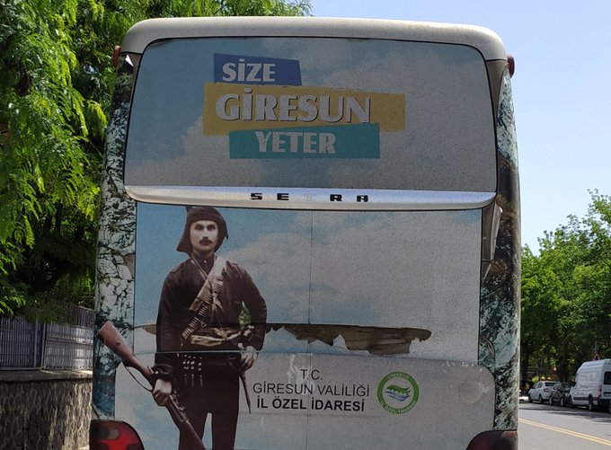 Diyarbakır’da Valilik imzalı, ‘Topal Osman’lı otobüs dolaştırıldı