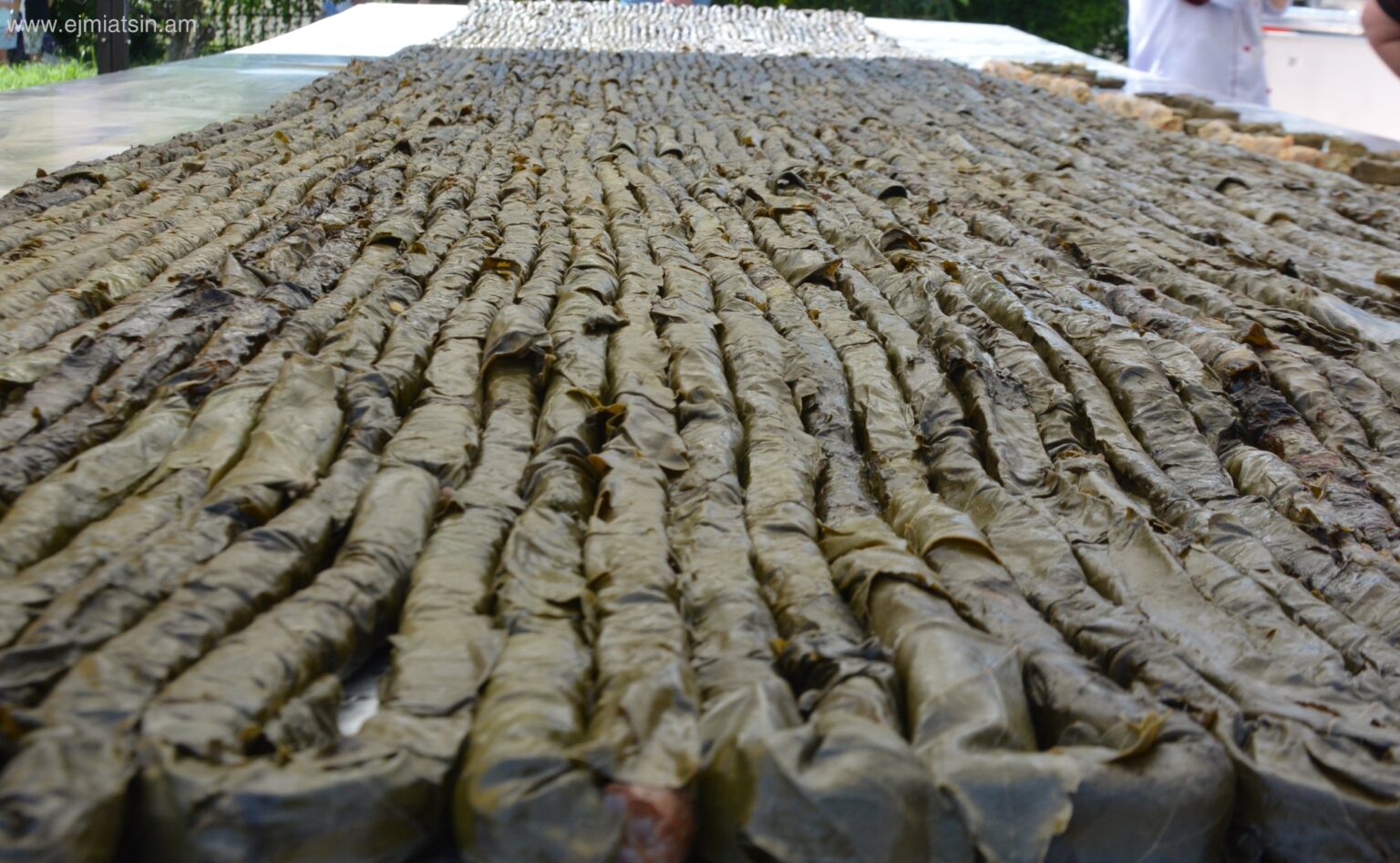 Ermenistan’da geleneksel dolma festivali düzenlendi (Foto)