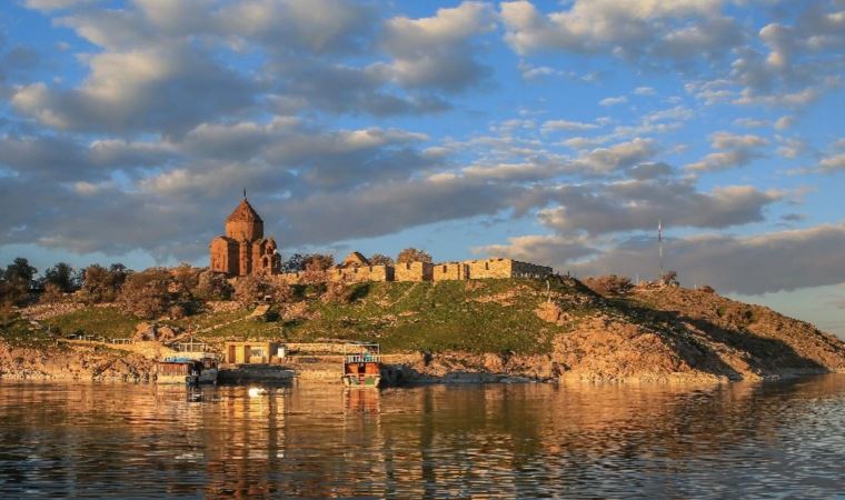 Akdamar (Akhtamar-‘Akunq’ web sitesi) Adası nerede? Akdamar Adası’nın hikayesi nedir?