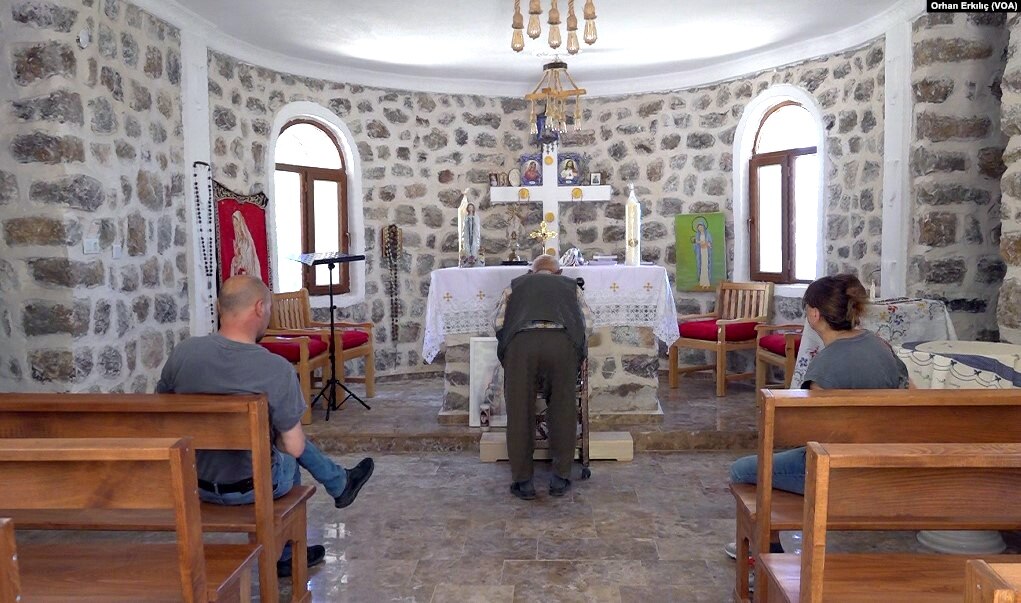 Keldaniler Bin Yıllık Kiliselerini Yeniden İnşa Etti