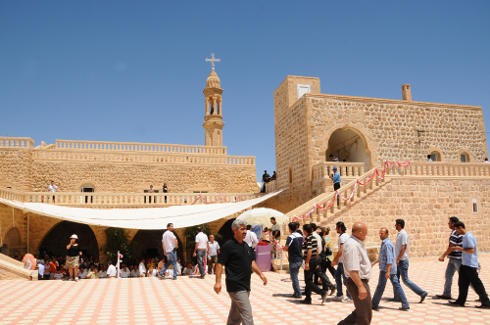 Midyat’taki Süryani aziz mezarları tahrip edildi