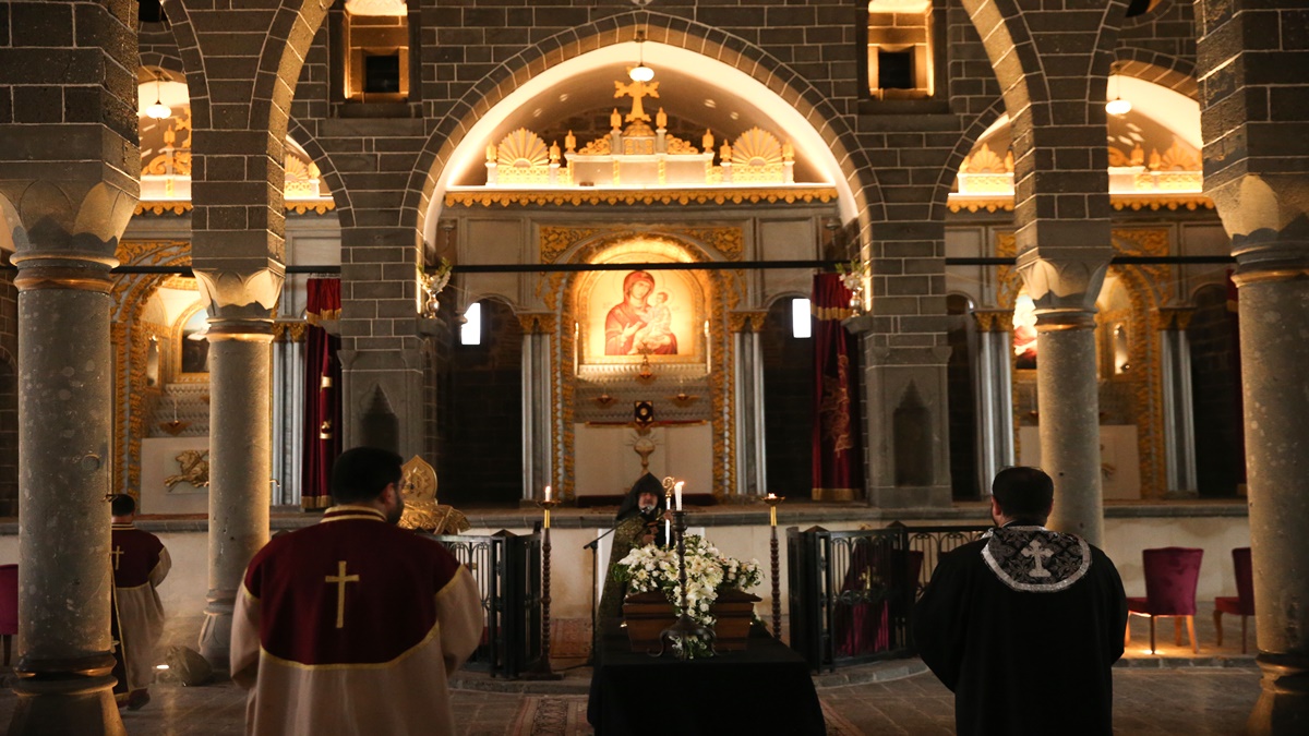 Surp Giragos Ermeni Kilisesi’nde, 60 yıl sonra cenaze töreni yapıldı