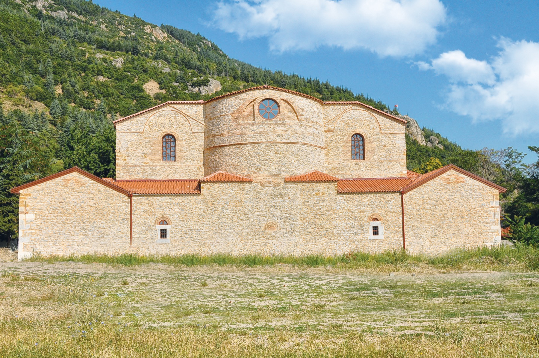 Tarihi Ermeni Kilisesi ve Papazın Evi