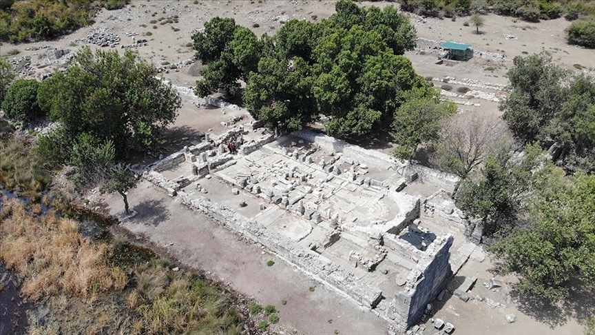 Kaunos Antik Kenti’nde kilisedeki Bizans mezarları gün yüzüne çıkarılıyor