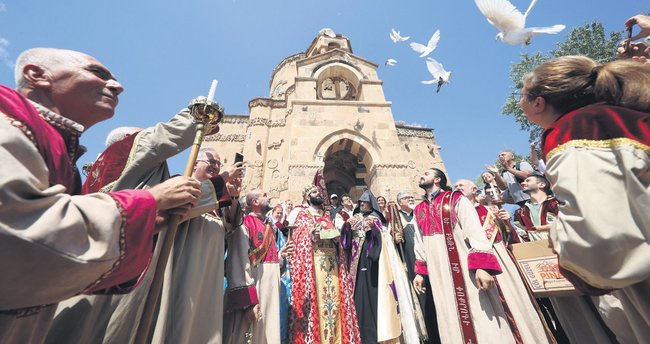 Tarihi Akdamar (Akhtamar-‘Akunq’ web sitesi) Kilisesi’nde 10’uncu ayin