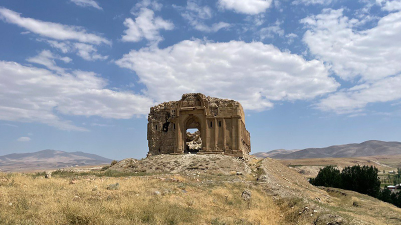 HDP’li Paylan: Van’daki tarihi manastır bin 600 yıldır ayaktaydı, ama son yüzyılda yok edilmeye terk edildi