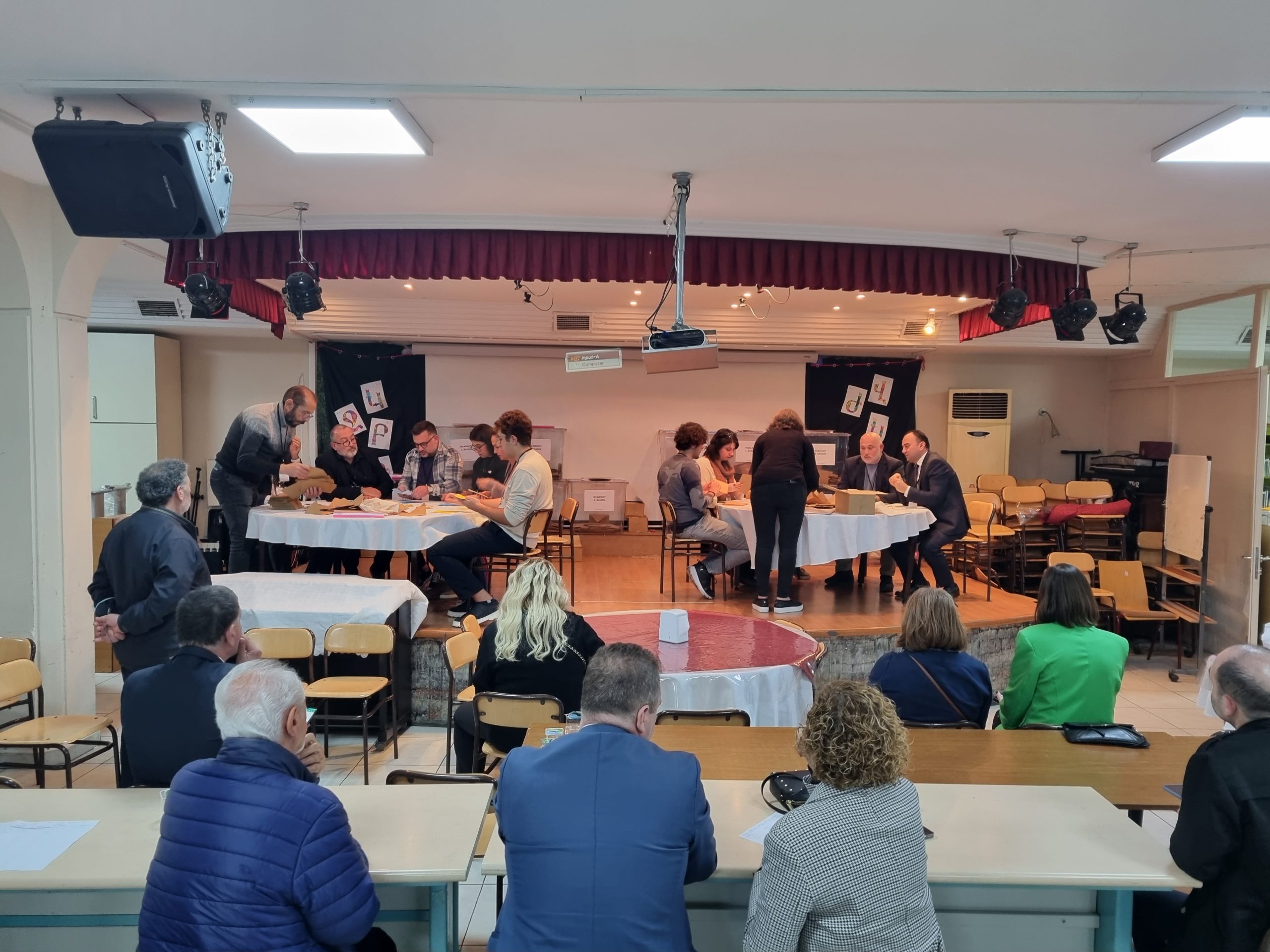 10 Vakıfta Seçim: Bakırköy’de Mavi, Yeşilköy’de Beyaz, Beşiktaş’ta Mavi, Yeniköy’de Turuncu Liste kazandı