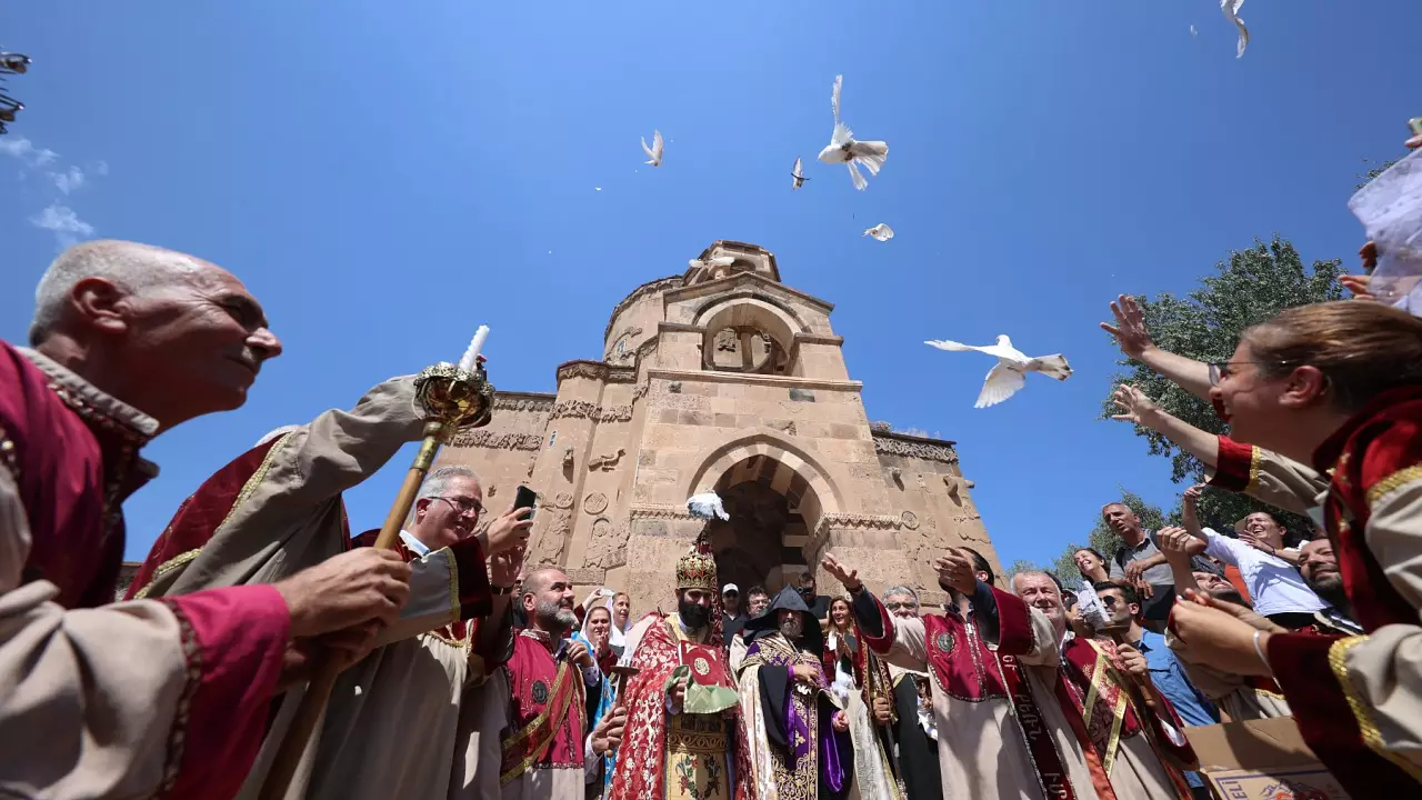 Türkiye’nin yok olmaya yüz tutmuş kiliseleri kurtarılmayı bekliyor