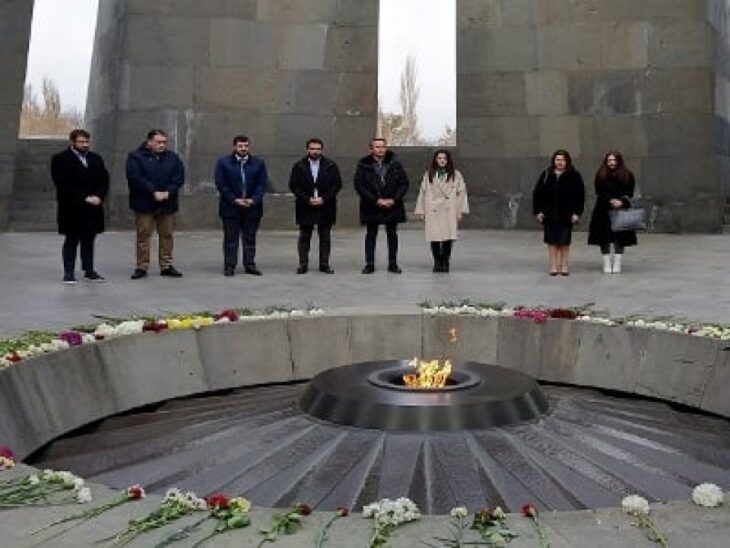 Yunanistan Parlamentosu heyeti Ermeni Soykırımı Anıtı’nı ziyaret etti