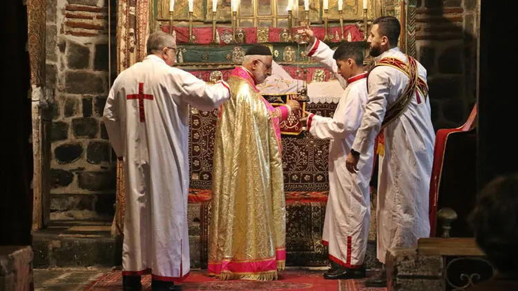 Diyarbakır’da tarihi kilisede Noel ayini