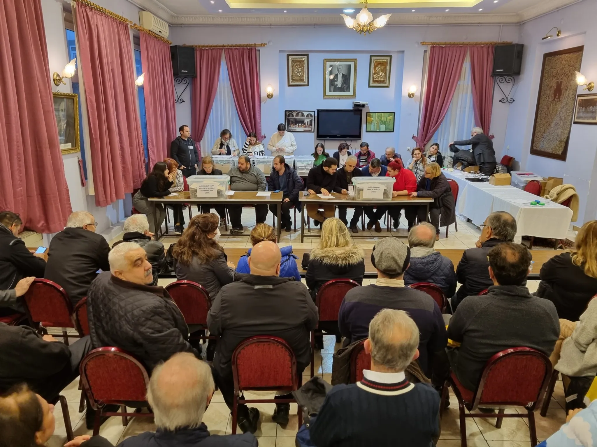 On vakıfta seçim: R.Hisarı’nda Mavi, Kuzguncuk’ta Sarı, Balat’ta Mavi, Üsküdar Surp Garabed’de Sarı Liste kazandı