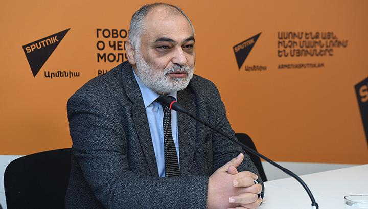 Safrastyan. “Türkiye, Ermenistan’a baskı yaparak zaman uzatıyor”