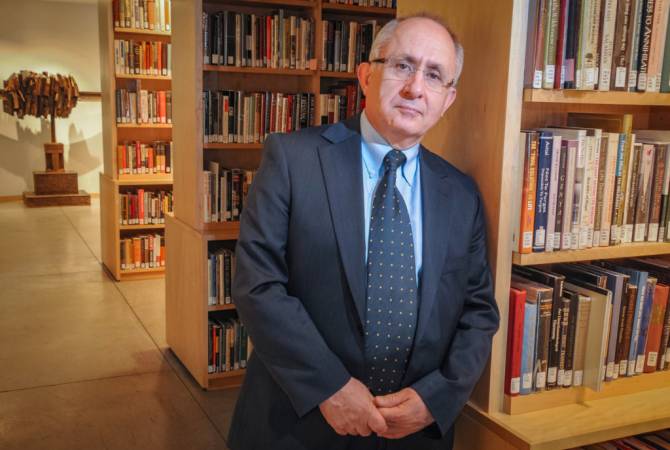 Taner Akçam: Artsakh’ta 120 bin kişi Azerbaycan’ın ablukası altında