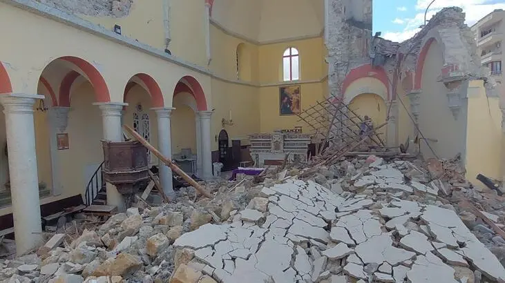 152 yıllık İskenderun Latin Katolik Kilisesi’nin büyük kısmı yıkıldı
