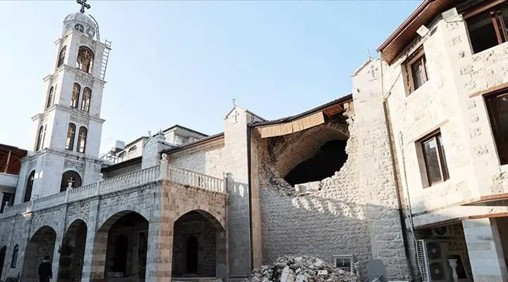 Depremde hasar alan 659 yıllık kilise için yıkım kararı: Bakanlık yetkilisi kiliseleri karıştırdı