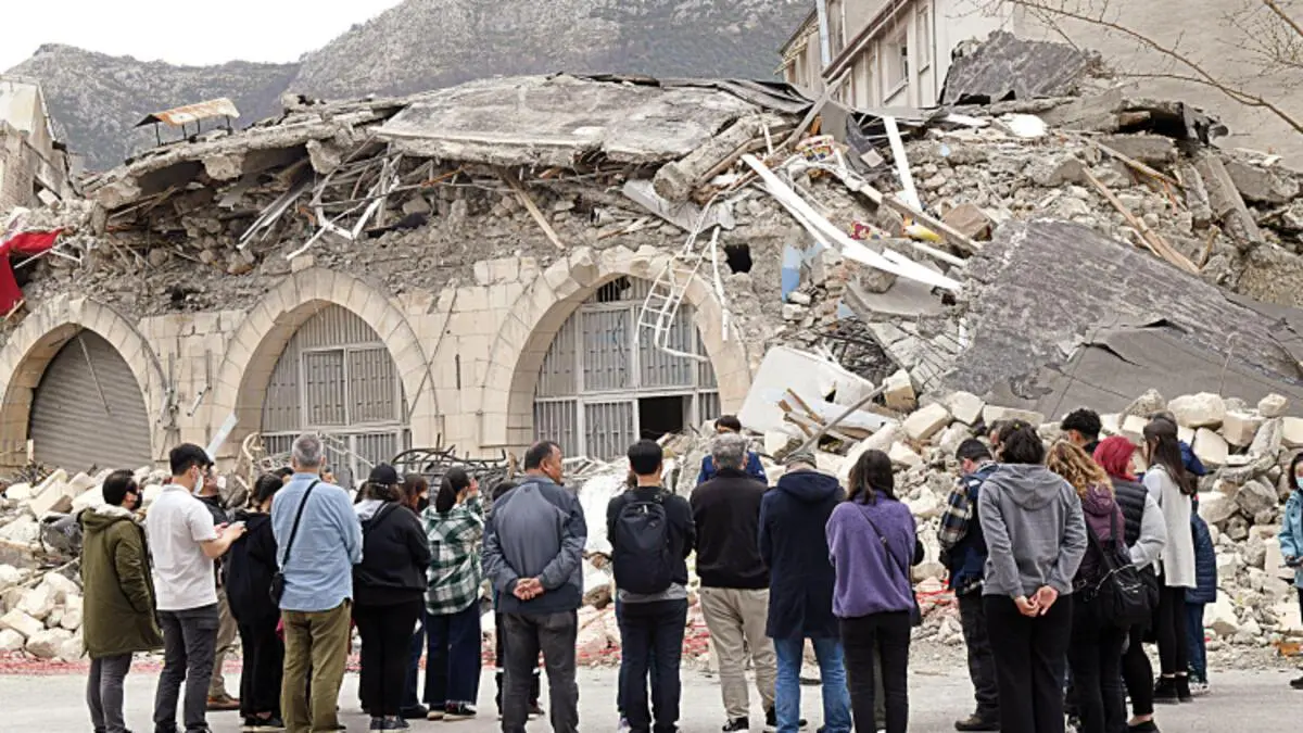 Enkazda ayin… Dualar Hatay için
