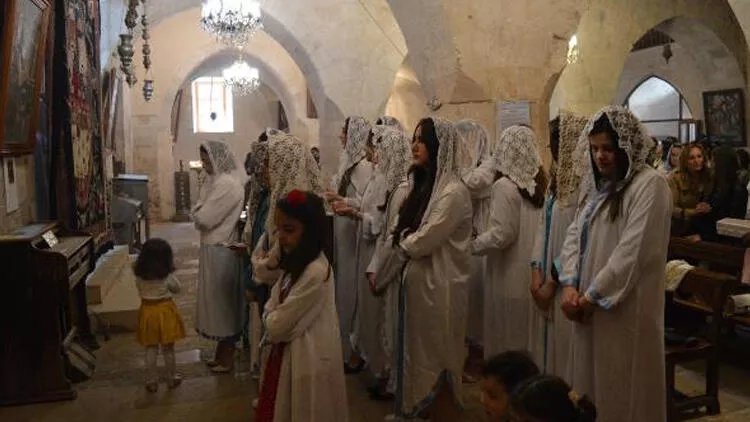 Mardin’de tarihi 2 kilisede ‘paskalya’ ayini