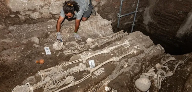 İznik’te Hristiyan ve Müslümanlara ait ‘çatkı mezarlar’ bulundu