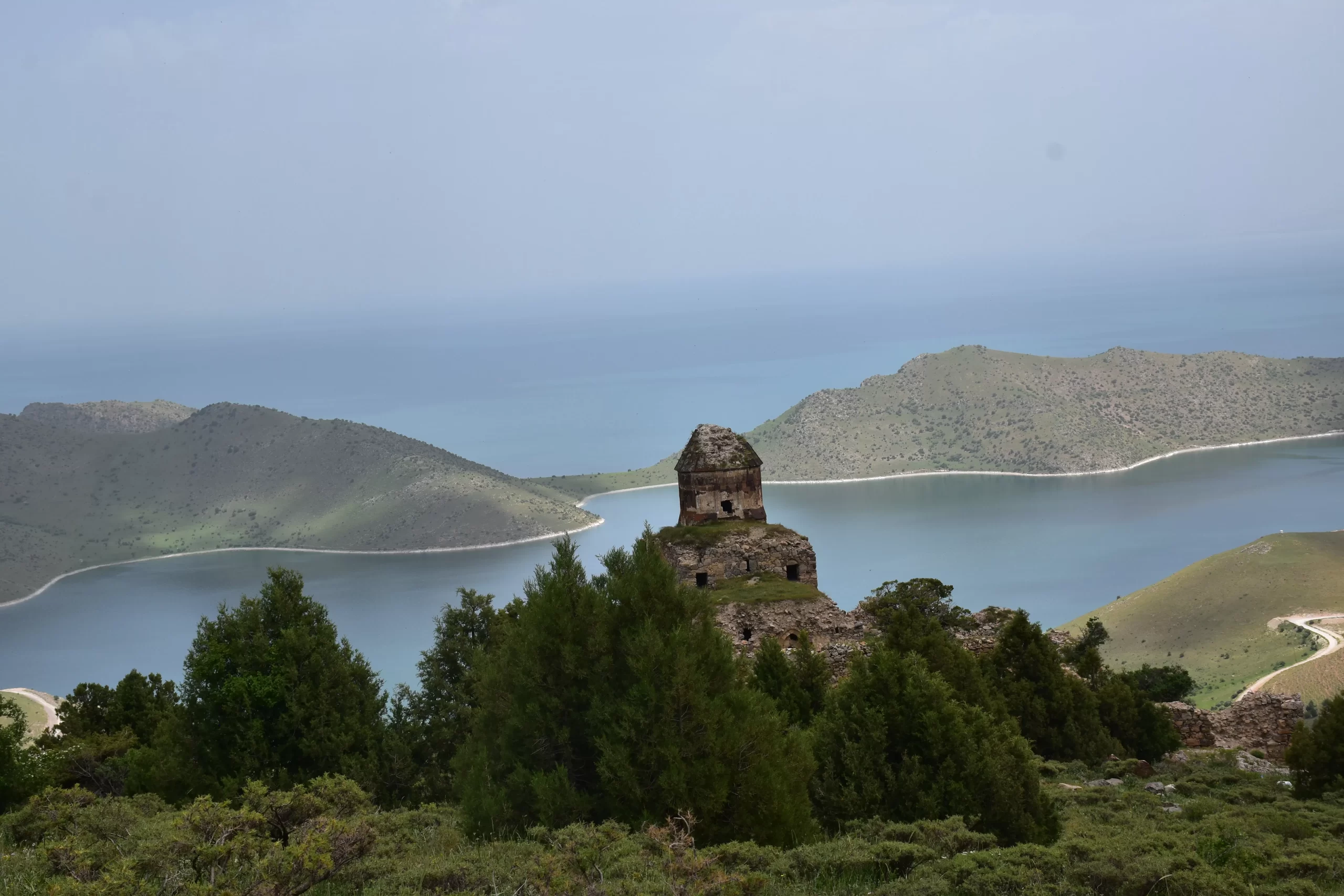 Altınsaç Kilisesi ihtişamıyla görenleri kendine hayran bıraktırıyor