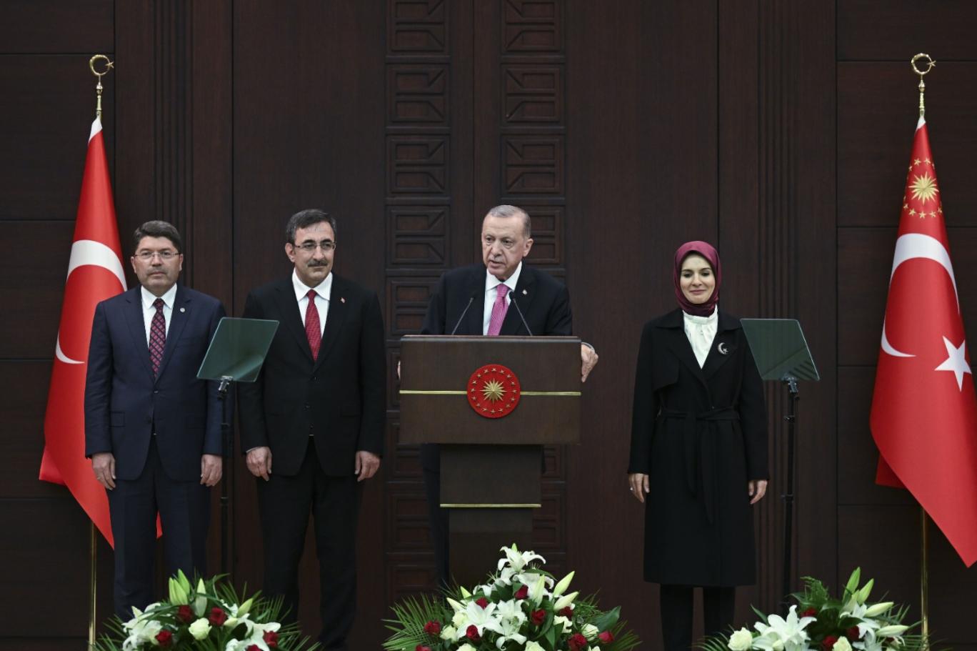 Kürtlerin yeni kabineden beklentisi: Güvenlikçi politikalar terk edilsin, Kürtçe resmi dil olsun!
