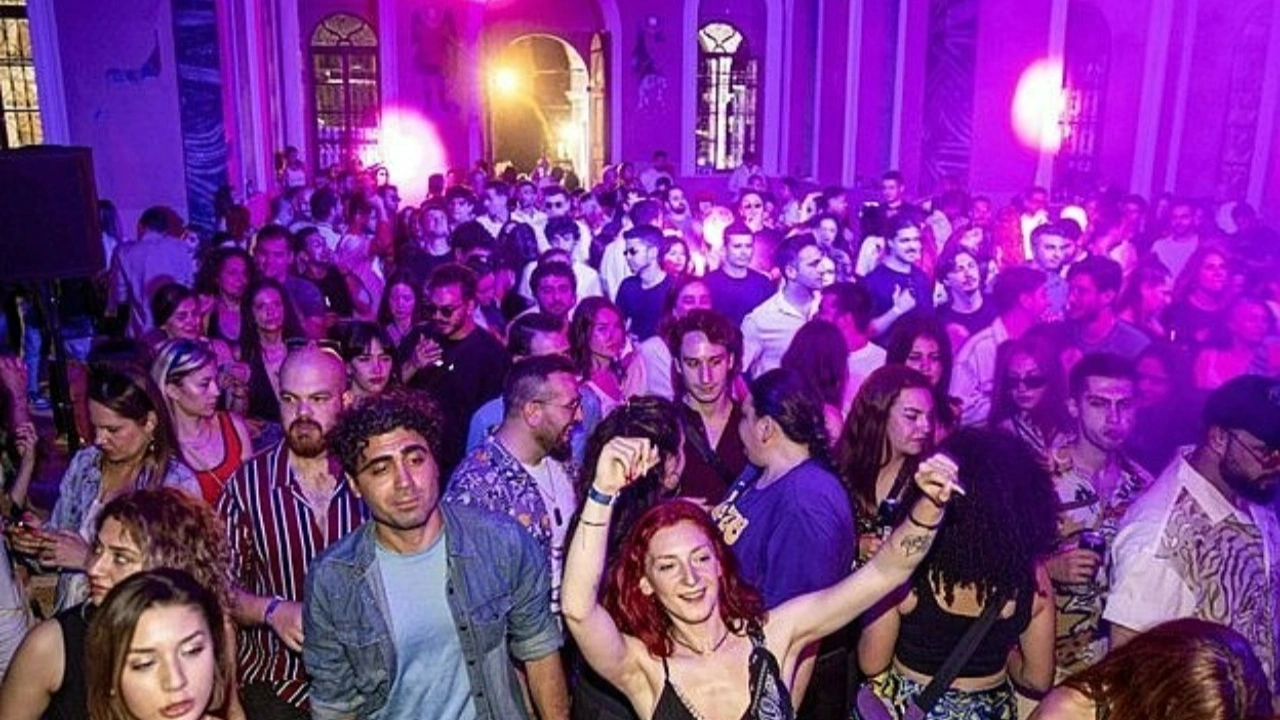 Kilisede parti yapılmıştı: Tunç Soyer’den özür telefonu