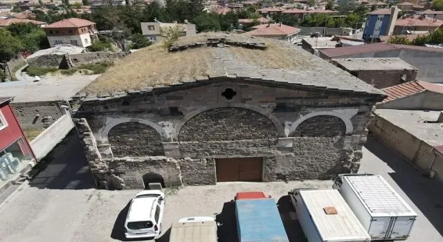 Tomarzadaki Tarihi Ermeni Kilisesi Bakım Bekliyor