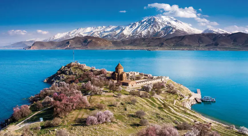 Issız adanın eşsiz kilisesi