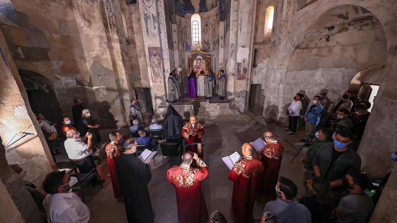 11. Ayine hazırlanan Akdamar (Akhtamar Surb Khach-‘Akunq’ web sitesi) Kilisesi için kesintisiz ibadet talebi!