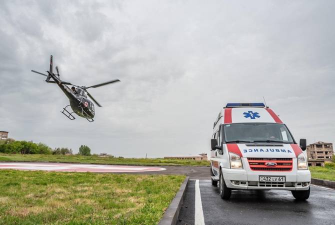 Ermenistan’dan bir doktor ekibi helikopterle Stepanakert’e doğru yola çıktı
