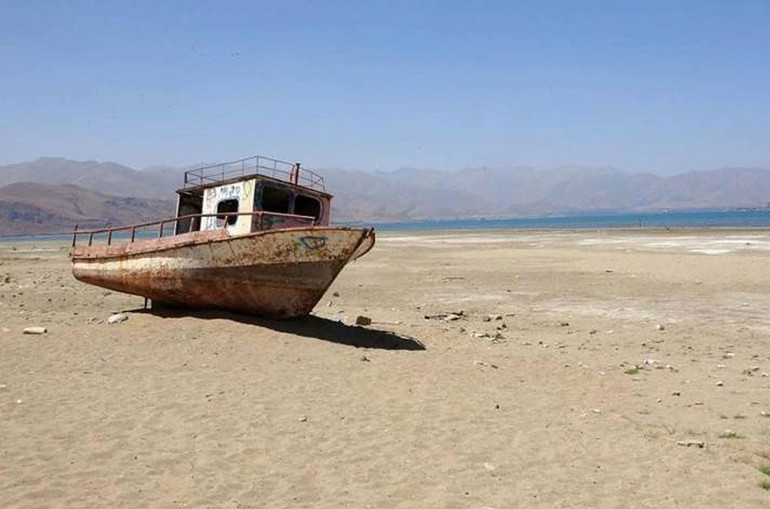Van Gölü için tehlike çanları çalıyor!