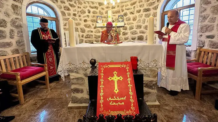 Kato Dağı eteklerindeki köyde yeniden inşa edilen kilise, ibadete açıldı