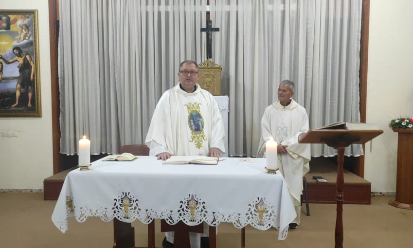 165 Yıllık Katedrali’nde Tarihini Anlatan Broşür Cemaat Üyelerine Dağıtıldı