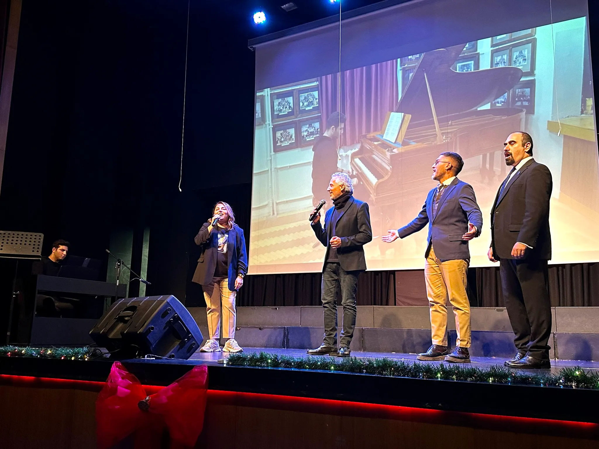 Gençlik Festivali şarkılarla devam etti